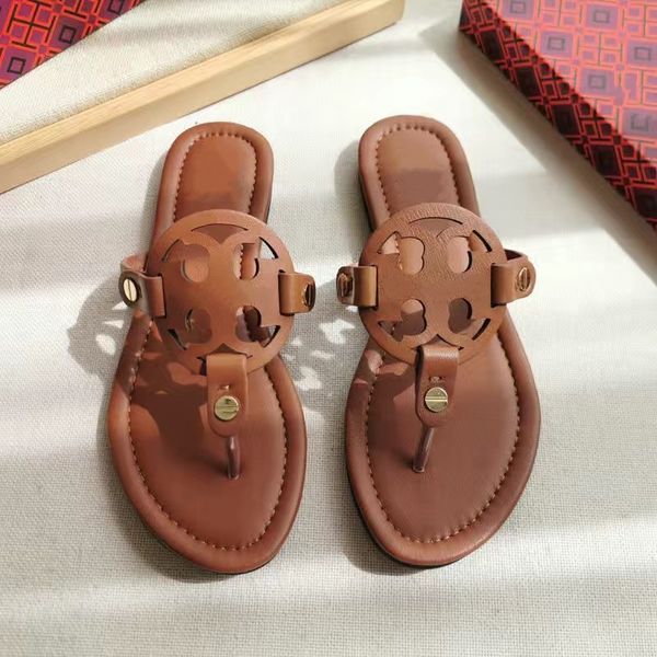 

2022 women designer sandals hollow pattern flats low heel slippers fashion luxury slippers rubber summer flip flops outdoor beach shoes, Black