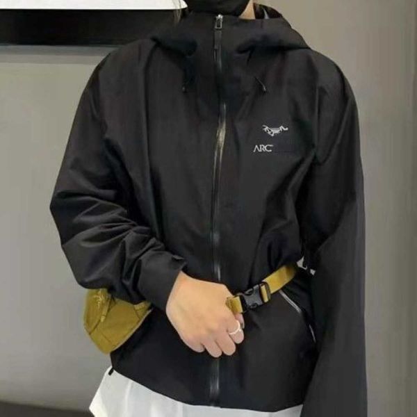 

designer mens jackets outdoor brands arc embroidered lightweight waterproof breathable windproof jackets sports hoodie, Black;brown