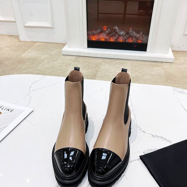 

2022 New Graphy Martin Boots open brim beaded leather fabric with gold metal accessories eyelets zipper fashionable avant-garde 35-42 size, Black