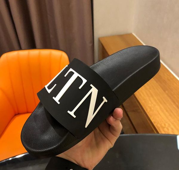 

designer brand slippers rivets beach shoes men women letter flat sandals 2022 summer fashion waterproof women's leather slipper with re, Black