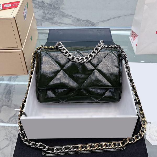 

19 series womnes classic flap shoulder bags oil wax leather quilted white black blue peach silver chain handle totes tow-tone crossbody desi