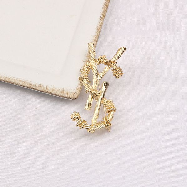 

new fashion brooch full of diamonds personality elegant and versatile temperament pin sweater accessories paety red gold, Gray