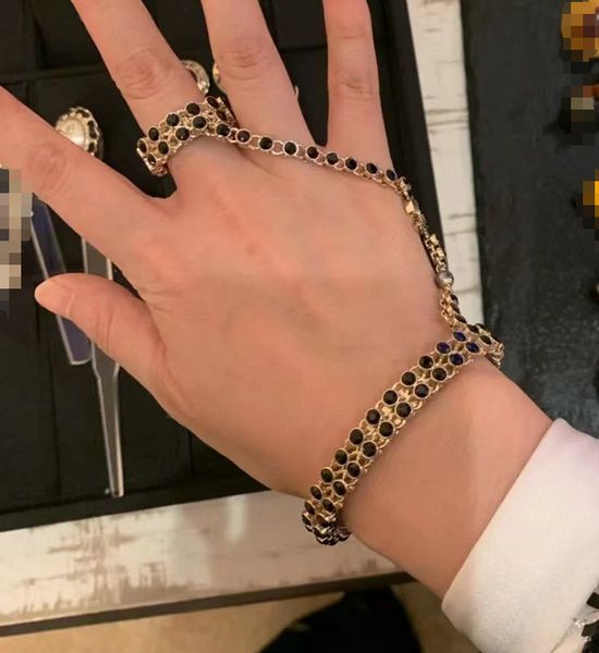 

body bracelet chain new in luxury brand jewelry hand bracelet for woman and mens bangles studded logo emboss mount handmade complement nail, Black