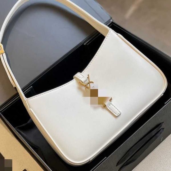 

designer siant lurant bag the style versatile and fashionable but doesn't pick armpit beautiful pm73 lady purse