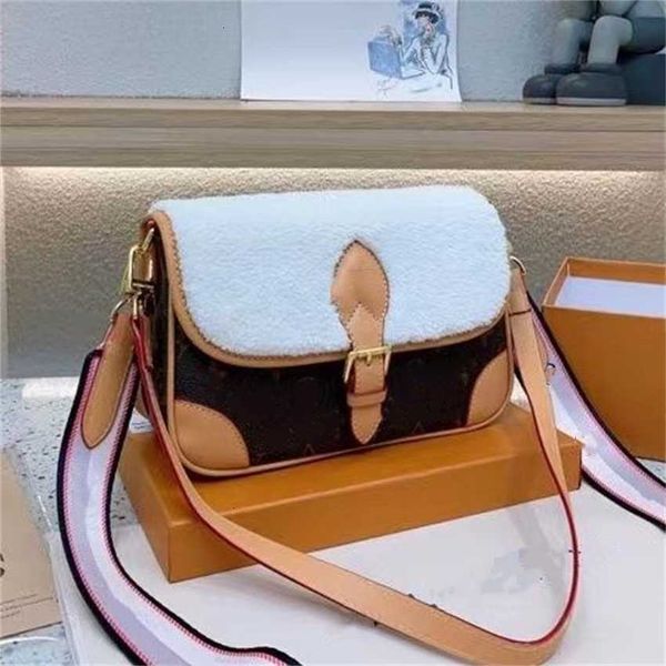 

fashion luxury handbags designers evening clutches cross shoulder bag wallet new type fluffy body changing staff bag with high beautysize 24