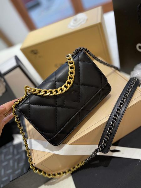 

new fortune bag can be put into the bag with a single shoulder chain there is a card slot zipper change