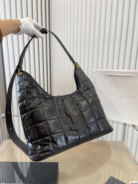 

2022 vintage fashion one shoulder handbag women's secret and charm