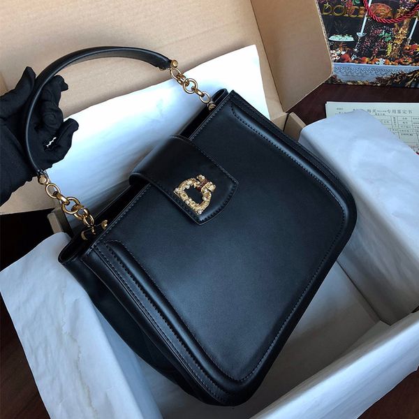 

designer shoulder bag luxury big-name retro cowhide pearl hardware letter buckle ladies new handbag fashion multifunctional large-capacity m