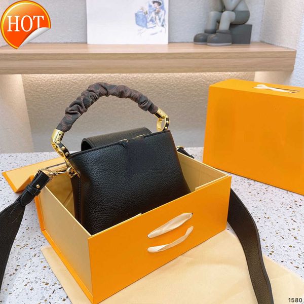 

women's luxury designers hand bill shoulder bags 2023 stylish textured leather single shoulders messenger bag portable crossbody bag fa