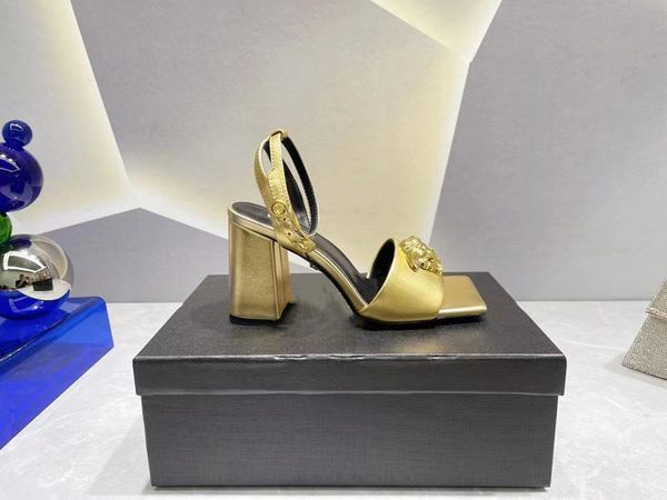 

2022-new pattern slippers designer slippers leather sandal slides 2 straps with adjusted gold buckles women summer flip flops have box size, Black