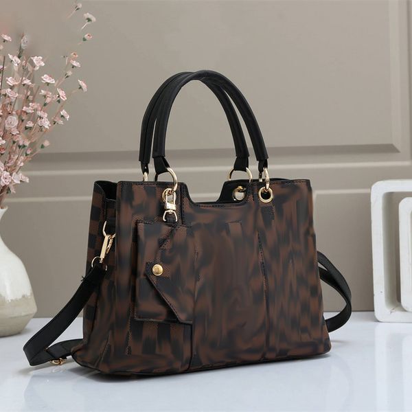 

2022 new wave dobochet women's designer cross-body bag fashion ladies cross-body bag quilted double set mini tote chain round coin luxu