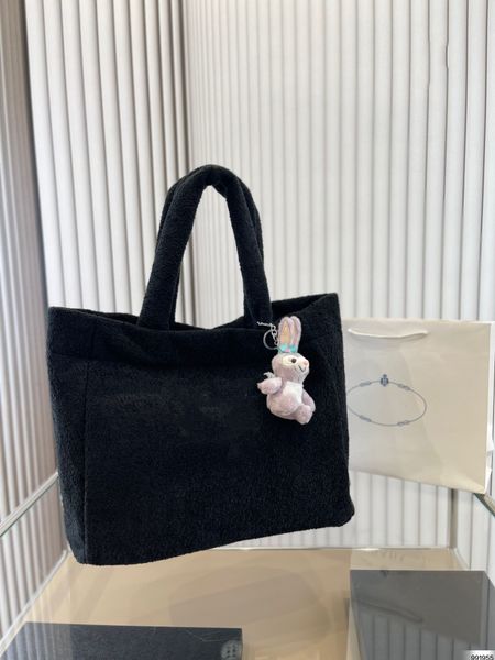 

cc designer women fur tote bag luxurys designers bags letter p printed lambswool fur totes handbags woolen large capacity shopping shoulder