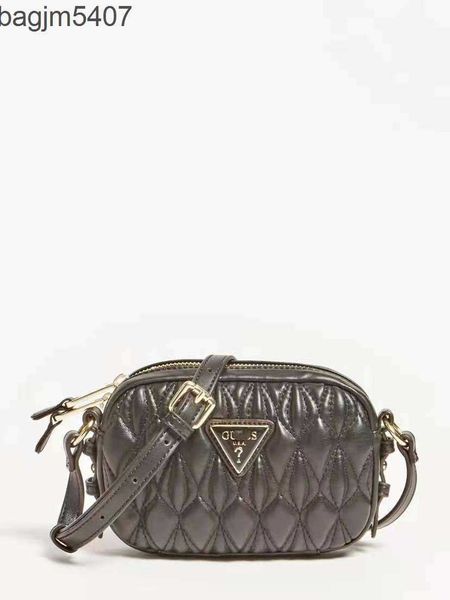 

2023 latest hand bag store discounts are 55% new solid rhombic polyter chain small square bag one shoulder