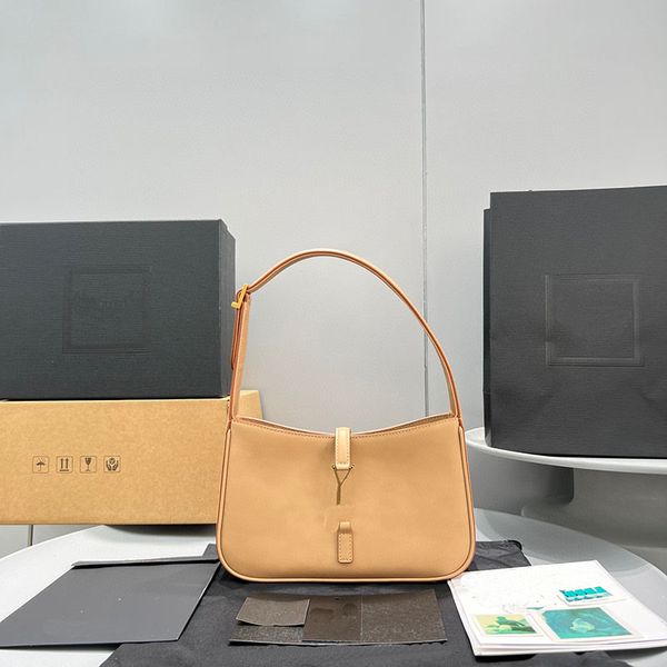 

ladies leather backpack shopping bag black crocodile pattern europe and america retro underarm luxury commuter fashion shoulder slung portab