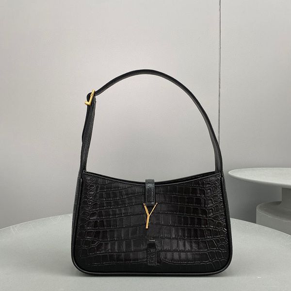 

ladies leather backpack black crocodile pattern europe and america retro underarm luxury commuter fashion shoulder slung portable cute