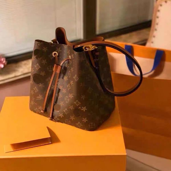 

explosions of luxury largecapacity presbyopic bucket bag ladies shoulder slung leather european and american tide