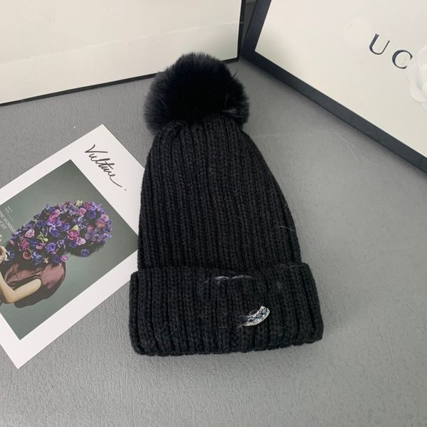 

luxurys designer winter knitted beanie woolen hat brand crystal letter for women chunky knit thick warm faux fur pom beanies hats female bon, Blue;gray