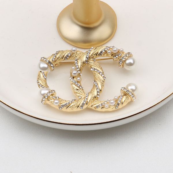 

luxury design brand desinger brooch women love crystal rhinestone pearl letter brooches suit pin fashion jewelry clothing decoration accesso, Gray