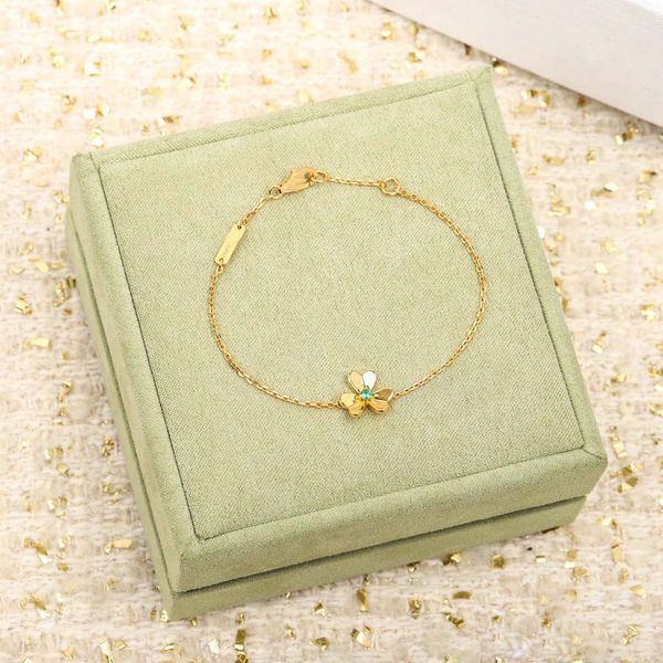 

2022 luxury quality charm pendant bracelet with green and fuchsia damond in three colors plated have stamp box ps7373a, Golden;silver