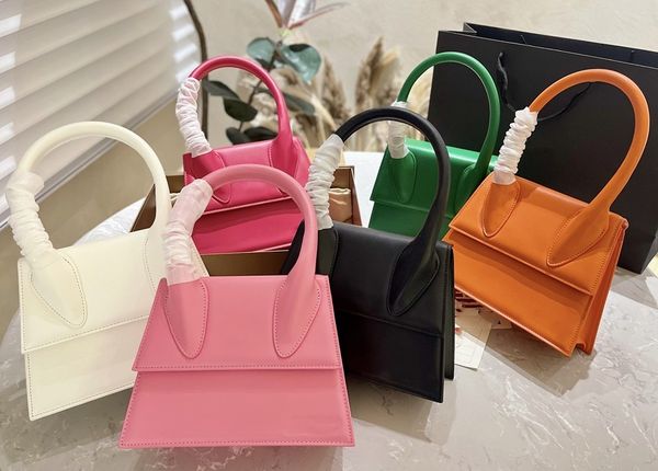 

2022 chief designer classic handheld shoulder bag multiple colors with various clothing to carry the world and let the dream stay