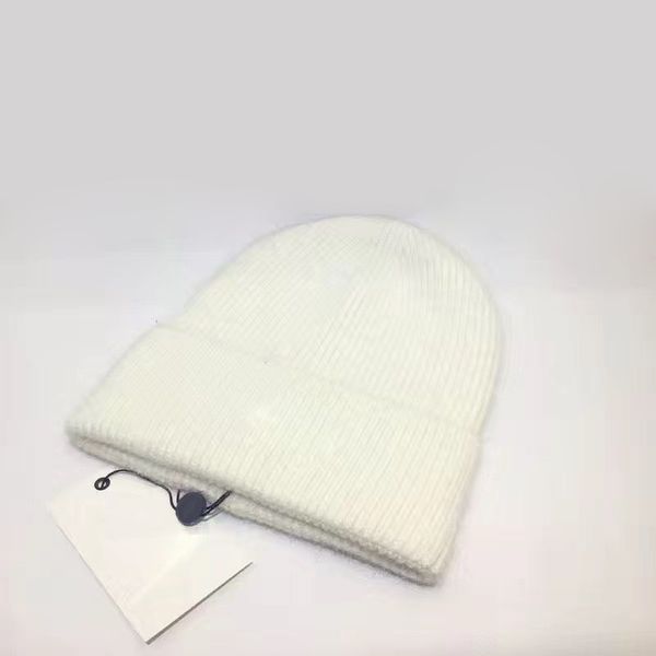 

the new striped small fragrant wool hat in autumn and winter 2022 maya is super with a sense texture that flows out of the street, Yellow