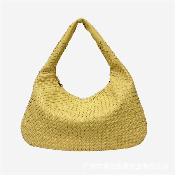

designer bag dinner party bag woven girl 2021 new super large dumpling handbag capacity shoulder crescent bun