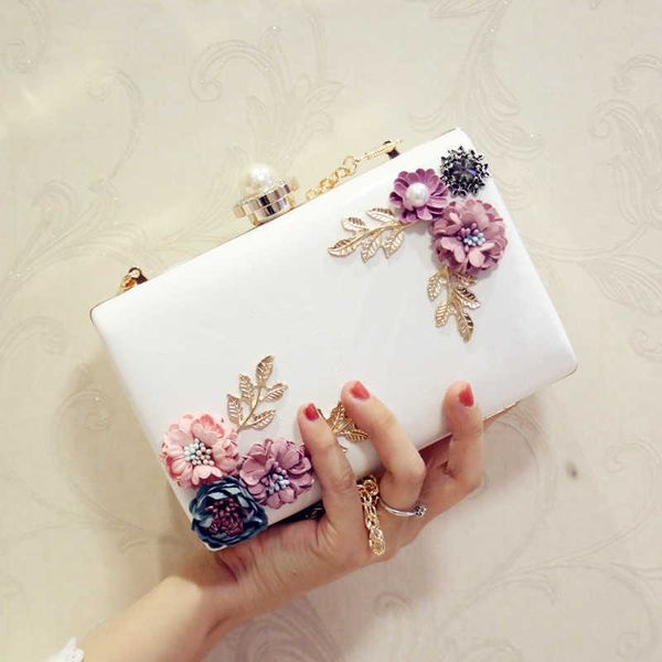 

designer bag Dinner Party Bag Pearl Holding 2019 New Flower Fashion Women's One Shoulder Diagonal Brand, White