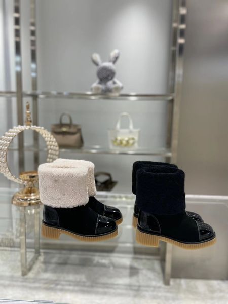 

black and white snow boots autumn/winter 2022 athleisure & athflow all-over materials