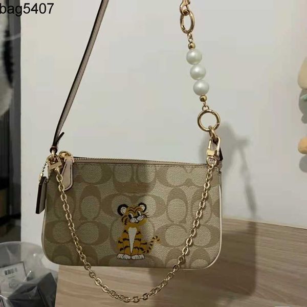 

women's bags are 50% off at the shop mini women's new early spring bag old flower msenger light luxury