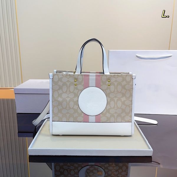 

2022 the first choice is the classic double color one shoulder handbag