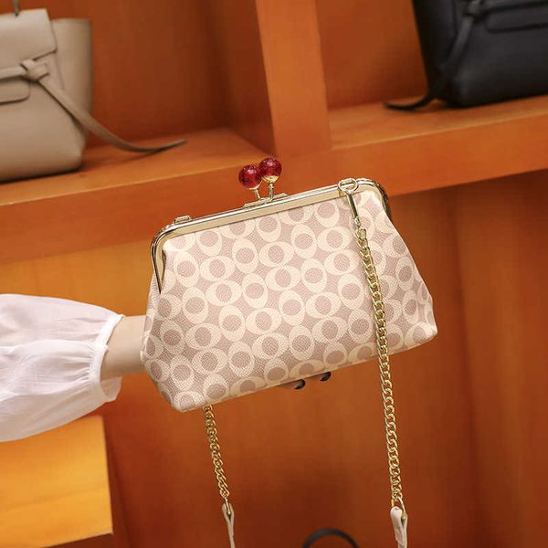 

2023 trendy brand fashion a woman's bag new style women's fashion printing clip simple one shoulder chain small square good cross
