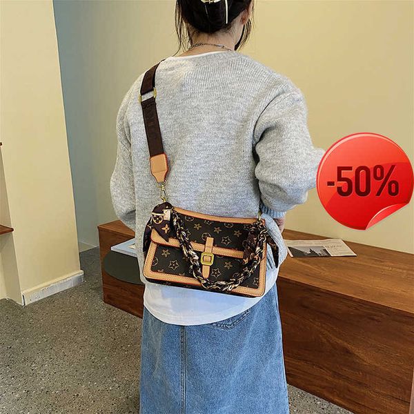 

new clutch bags for women 2022 lady armpit casual shoulder fashion versatile hand small dign evening clutches luxury handbags
