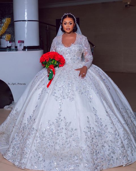 

luxury 2023 lace ball gown wedding dress scoop neck long sleeve beaded bridal gowns arabic dubai plus size vestidos de novia, White