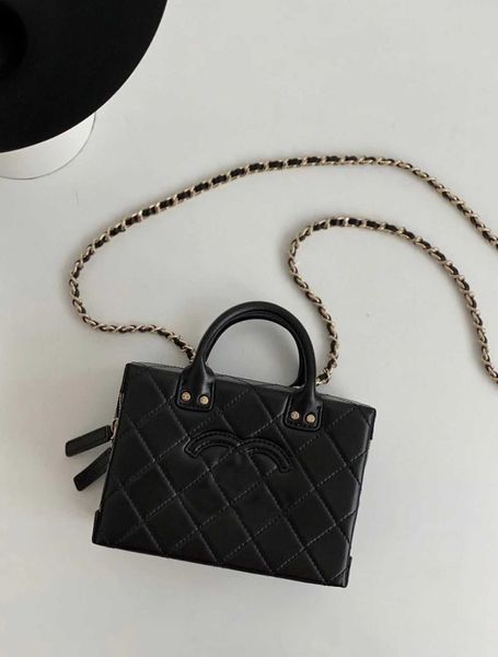 

22b autumn and winter new small fragrance rhombic portable chain square hard box bag one shoulder crossbody