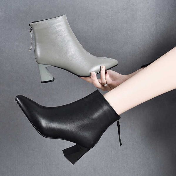 

leather boots women's 2022 autumn and winter new style pointed head back zipper high heel short boots coarse cowhide fashion, Black