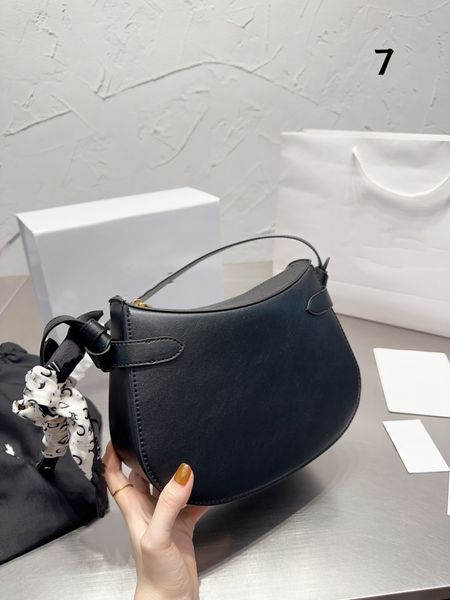 

2022 chief designer black classic handheld shoulder bag first choice for women suitable for various parties