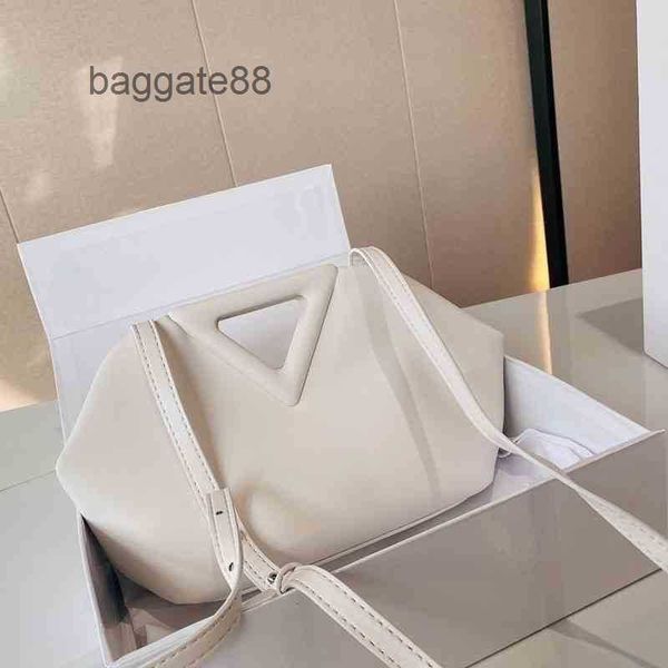 

classic lady bottegas fashion desiner handbags ladies venetas bags triangle inverted cloud bag 2023 leather clip candy color small portable