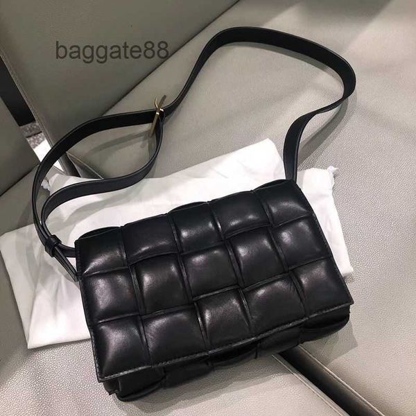 

classic lady bottegas fashion desiner handbags ladies venetas bags 2023 pillow leather small square tofu 's one shoulder cross net red