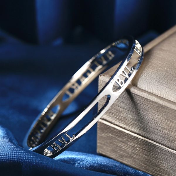 

designer bracelet luxurys women cuff bangle charm bracelets openwork design shape fashion fine jewelry elegant temperament versatile gift ve, Black
