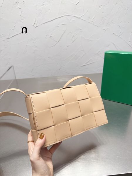 

2022 first choice designer multiple colors small handbag fashion comes from classic