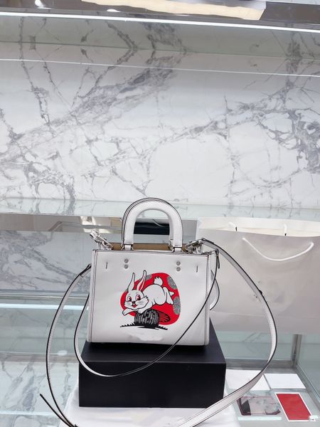 

2022 designer's new white classic handbag selects us as the elegant queen