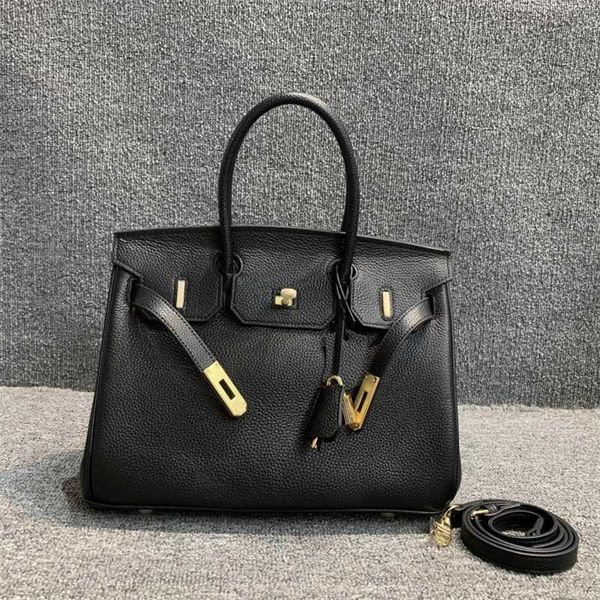 

herme designer handbag herme the shopping mall removed goods from cabinet. lear women's bag is versatile. first layer zc 0tux