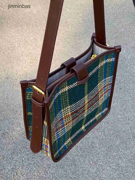 

2023 design bag stores 70% wholesale and retail american plaid woolen tote women new niche texture sewing