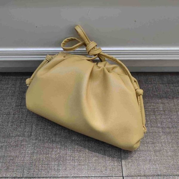 

venetas pouch ladies classic bag women bottegaes 2023 bags crossbody version lady's clip cloud same hand shoulder crossbody soft pillow