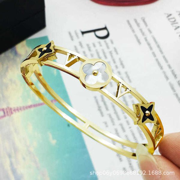 

fashionable classic white shellfish four leaf flower black and white four leaf grass hollow out titanium steel bracelet personality cool