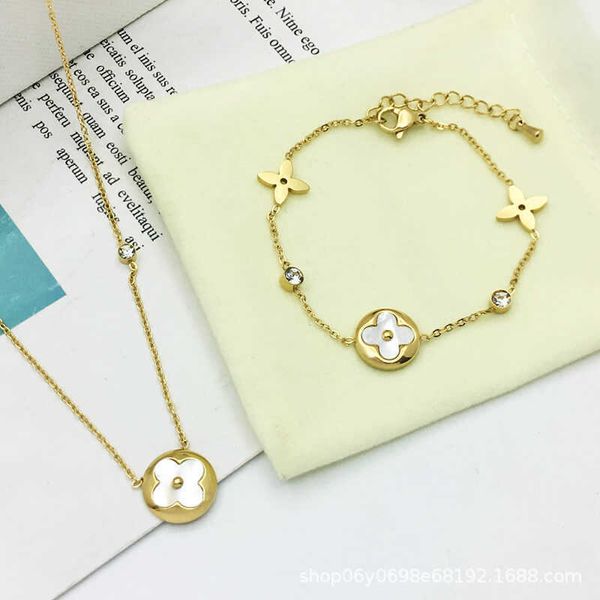

2022 new network red same bracelet accessories geometric floral zircon bracelet white shell round titanium steel bracelet girl, Silver
