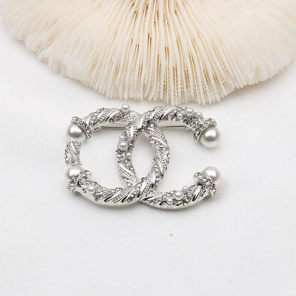 

famous brooch design gold silver letters luxurys desinger women rhinestone pearl letter brooches suit pin fashion jewelry clothing decoratio, Gray