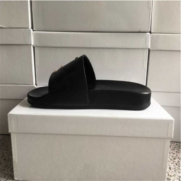 

luxury designer slide slippers summer sandals men beach indoor flat flip flops leather lady women fashion classic shoes ladies size 35-45kz8, Black