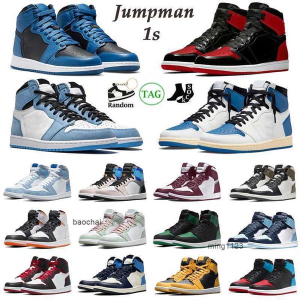 

2022 1s high og basketball shoes men women jumpman 1 dark marina blue bred patent bordeaux hyper royal dark mocha pine green mens trainers g, Black