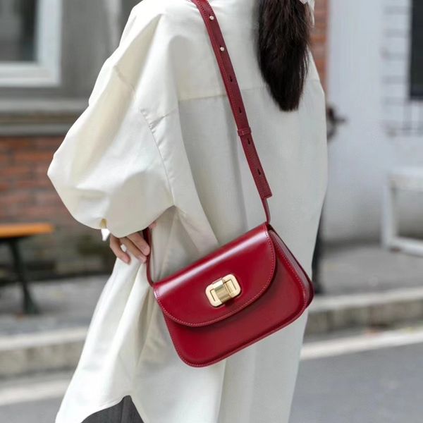 

evening bags autumn/winter fashion high-grade one-shoulder women's 2022 all-matching cowhide locking diagonal span commuter bag